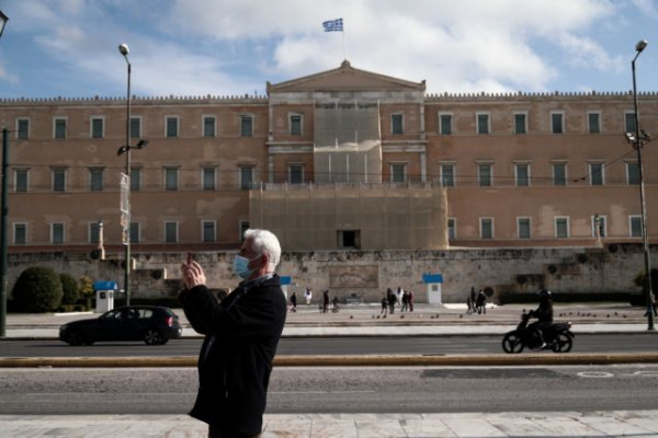 Βασιλακόπουλος: Η 4η δόση  θα γίνει σε όλους  – Πόσο πιθανό είναι να νοσήσουν με κοροναϊό οι εμβολιασμένοι