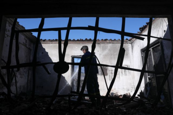 Κόρινθος: Ανθρώπινα οστά σε οίκημα που κάηκε – Γίνεται ιατροδικαστική εξέταση