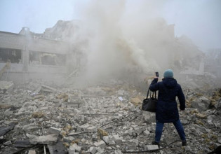 Πόλεμος στην Ουκρανία: Αργός και ψυχολογικός ο αποκλεισμός των πόλεων – Πόσο κοστίζει η στρατιωτική επιχείρηση στη Ρωσία