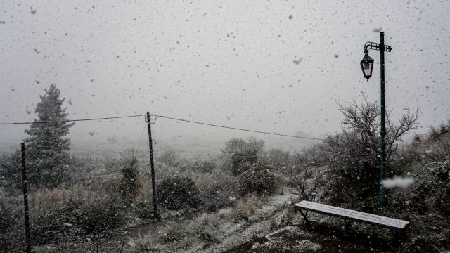 Κακοκαιρία: Μέχρι την Κυριακή θα χτυπά τη χώρα - Πυκνό χιόνι στην Αττική, νέο δελτίο επικίνδυνων φαινομένων