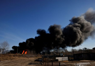 Πόλεμος στην Ουκρανία: Αξιωματικός στο Λουχάνσκ κατηγορεί τη Μόσχα ότι χρησιμοποίησε βόμβες φωσφόρου