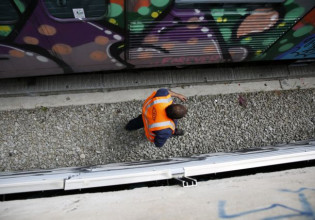 ΗΣΑΠ: Επιχείρηση απεγκλωβισμού ατόμου στα «Κάτω Πατήσια» – Επεσε στις ράγες