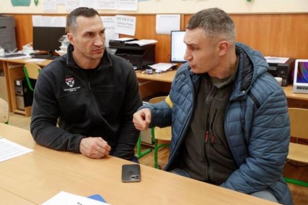 Πόλεμος στην Ουκρανία: Δήμαρχος Κιέβου – Πολεμάμε για τα σπίτια και τα παιδιά μας