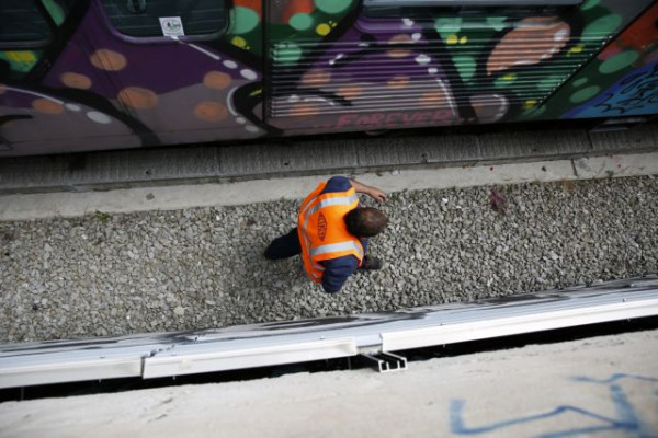 ΗΣΑΠ: Επιχείρηση απεγκλωβισμού ατόμου στα «Κάτω Πατήσια» – Επεσε στις ράγες