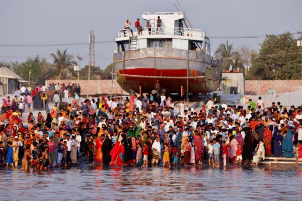 Μπαγκλαντές: Δεκάδες αγνοούμενοι από σύγκρουση πλοίων σε ποταμό