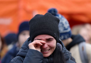 Πόλεμος στην Ουκρανία: Επτά πτώματα ανασύρθηκαν από τα συντρίμια σχολείου που βομβαρδίστηκε
