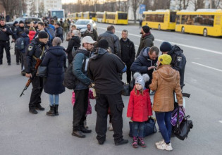 Πόλεμος στην Ουκρανία: Απομάκρυναν 4.000 από Μαριούπολη και Ζαπορίζια