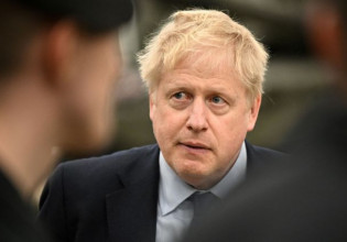 Πόλεμος στην Ουκρανία: Περισσότερα όπλα υποσχέθηκε ο Τζόνσον στον Ζελένσκι