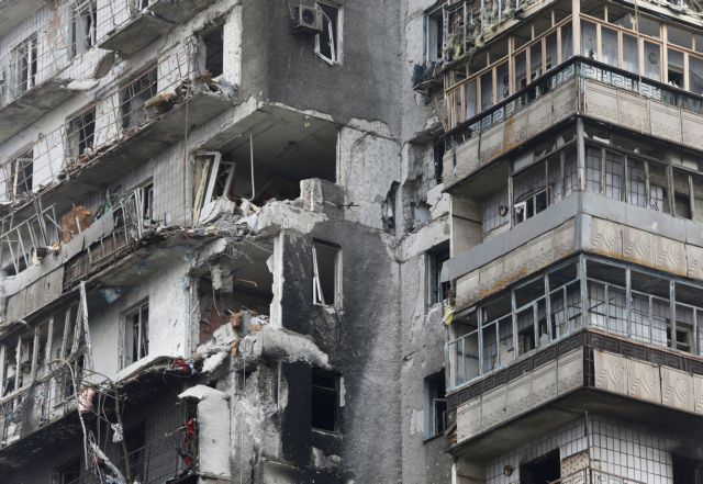 Ουκρανία: Ρωσικές δυνάμεις έχουν περικυκλώσει τη Μαριούπολη – Άμαχοι παγιδευμένοι στα ερείπια της σχολής Καλών Τεχνών [Χάρτης]
