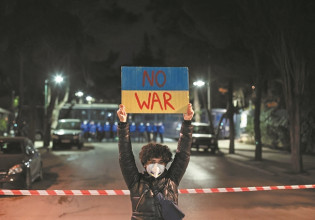 Πόλεμος στην Ουκρανία: «Ισαποστάκηδες» και «πεφτοσυννεφάκηδες»