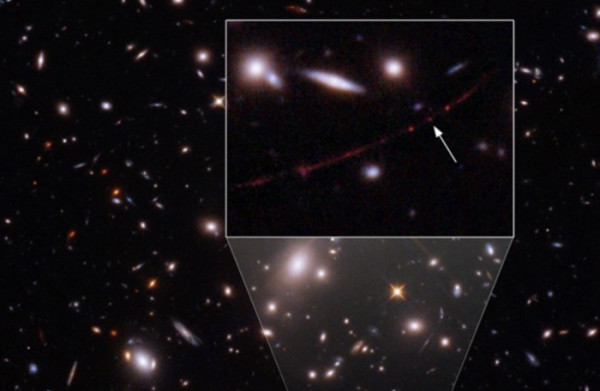Ρεκόρ απόστασης: Άστρο από τις απαρχές του Σύμπαντος έγινε ορατό χάρη σε οπτικό τρικ