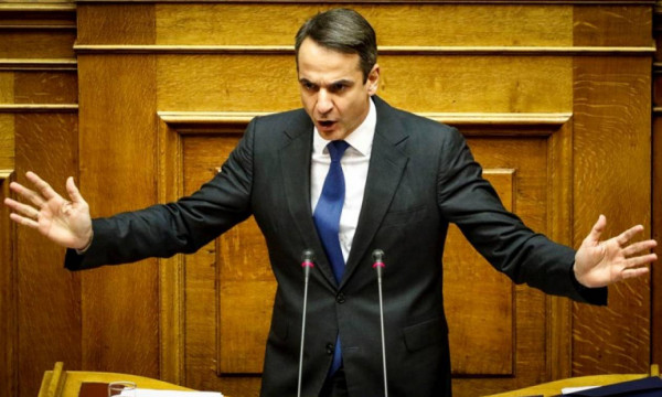 Mitsotakis defends his decision to send defensive arms to Ukraine, denounces Russia, defends EU sanctions