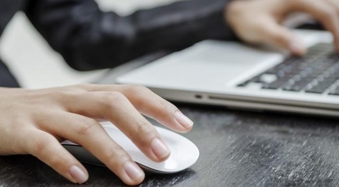 Οικονόμου: Ηλεκτρονικά η υποβολή αίτησης για χορήγηση επιδόματος μητρότητας ή λοχείας