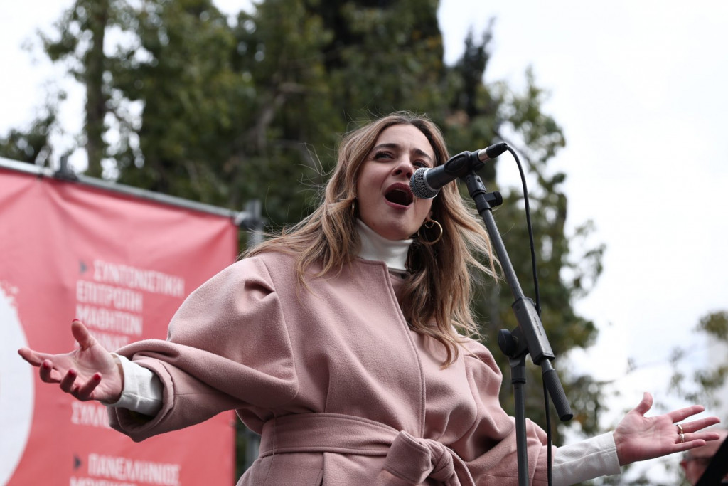 «Μάχη» στο Twitter για την συμμετοχή της Μποφίλιου στην αντιπολεμική συναυλία