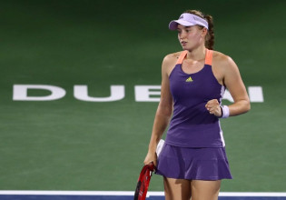 Η Ριμπάκινα στον «δρόμο» της Σάκκαρη στα προημιτελικά