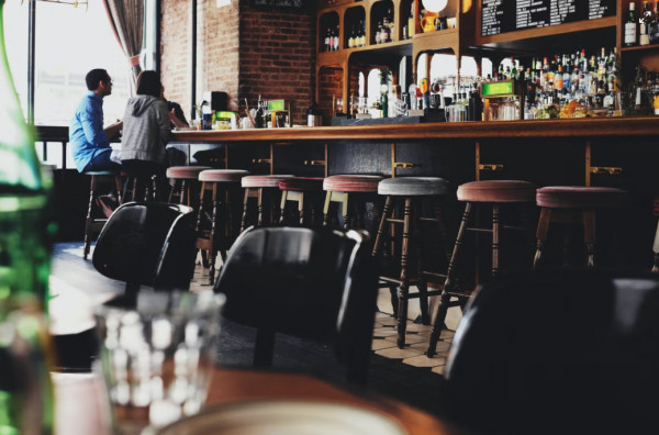 Αθήνα: Παρήγγειλε sushi και μόλις έφτασε η σερβιτόρα άρχισε να αυνανίζεται