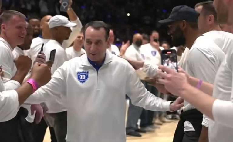 Μάικ Σιζέφσκι: Συγκλονιστικές εικόνες στο τελευταίο του εντός έδρας ματς