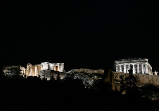 Ακρόπολη: Έσβησαν τα φώτα για την «Ώρα της Γης»
