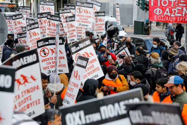 Πόλεμος στην Ουκρανία: Αντιρατσιστικό-αντιπολεμικό συλλαλητήριο στο κέντρο της Αθήνας