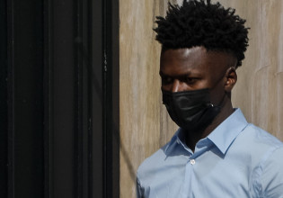 Το δικαίωμα ενός παιδιού στο άσυλο – Γιατί ο Σαϊντού Καμαρά πρέπει να παραμείνει στην Ελλάδα