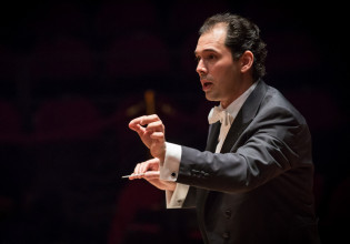 Πόλεμος στην Ουκρανία: Ο Ρώσος μαέστρος Τουγκάν Σοχίεφ παραιτήθηκε από τα Μπολσόι της Μόσχας