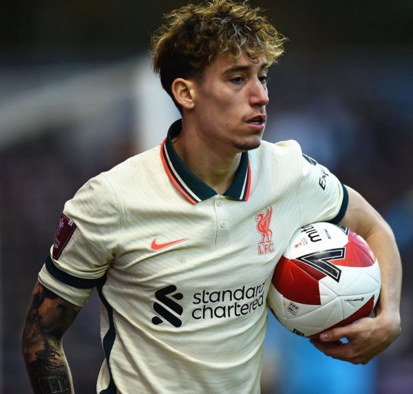 Απολαυστικός Τσιμίκας: Ραπάρει παρέα με τον Κονατε, και αποκτά το πρώτο του τραγούδι στους… Reds