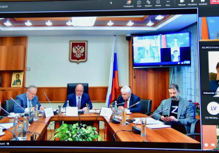 Επεισοδιακός διάλογος Χαρακόπουλου (ΝΔ) με Ρώσο βουλευτή: Φορούσε μπλούζα με το σύμβολο «Ζ»