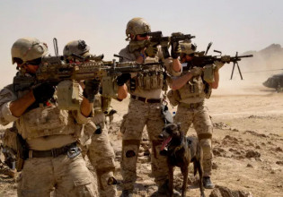 Πόλεμος στην Ουκρανία: Σχέδιο για φυγάδευση Ζελένσκι από Βρετανία και ΗΠΑ