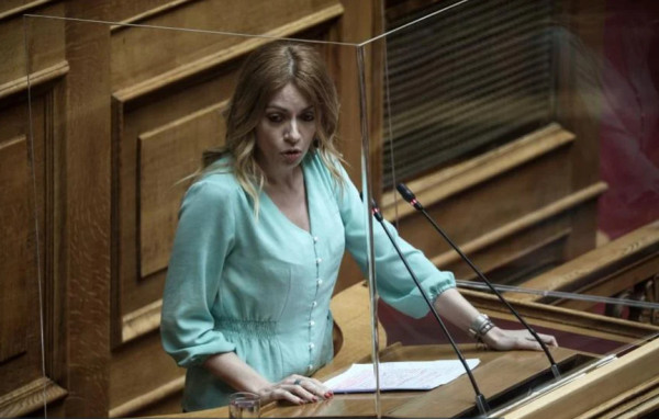 ΜέΡΑ25: Ανεξαρτητοποιήθηκε η Αγγελική Αδαμοπούλου από το κόμμα του Βαρουφάκη