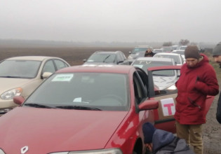 Πόλεμος στην Ουκρανία: Πυρά δέχτηκε το αυτοκίνητο του MEGA στο κομβόι της επιστροφής από Μαριούπολη