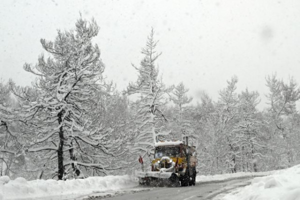 Καιρός: Στα λευκά πολλές περιοχές της Αττικής – Χιόνισε και στο κέντρο της Αθήνας