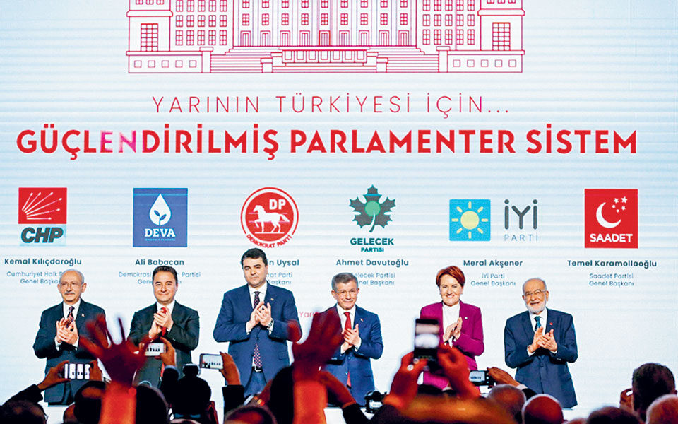 Τουρκία: Έξι κόμματα υπέρ της εκθρόνισης του Ερντογάν