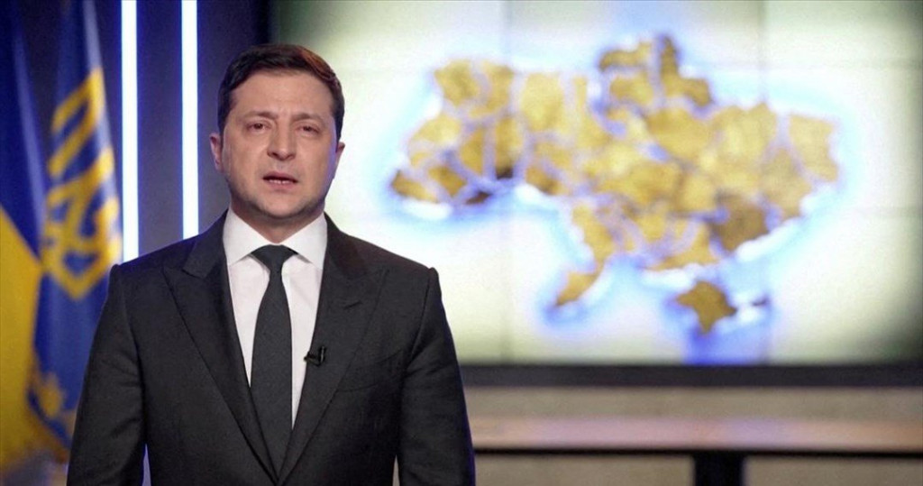 Πόλεμος στην Ουκρανία: Μεταφράστρια λύγισε από συγκίνηση στο διάγγελμα Ζελένσκι