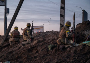 Πόλεμος στην Ουκρανία: Οι ρωσικές απώλειες «επισκιάζουν» τα τρωτά σημεία του Κιέβου