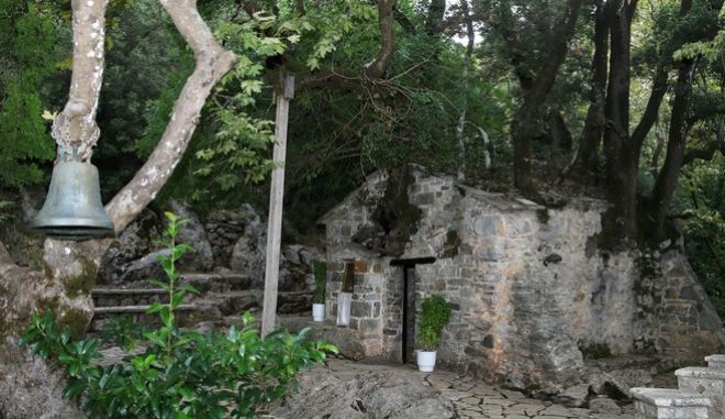 Το πιο περίεργο εκκλησάκι του κόσμου βρίσκεται στην Ελλάδα και έχει μπει στο βιβλίο Γκίνες