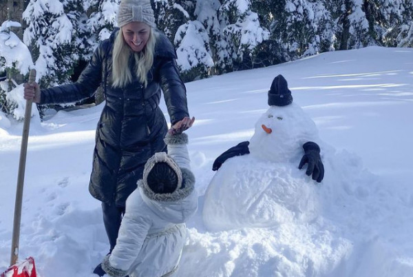 Χριστίνα Κοντοβά: Μοναδικές στιγμές με τον Τζώνη Καλημέρη και τη μικρή Ada