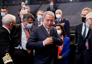 Παριστάνει το θύμα ο Ακάρ: «Οι Έλληνες ρίχνουν λάδι στη φωτιά»