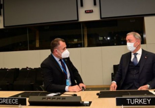 Βρυξέλλες: Ξαφνική συνάντηση Παναγιωτόπουλου με Ακάρ – Συζήτησαν για στρατιωτικά ΜΟΕ