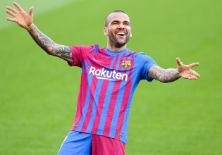 Υπόκλιση Ντάνι Άλβες σε Μπενζεμά: «Δεν με νοιάζει που είναι από τη Μαδρίτη… τι παίκτης»