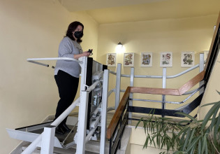 Δημοτική Βιβλιοθήκη Χανίων: Νέος ανελκυστήρας σκάλας για άτομα με δυσκολίες μετακίνησης