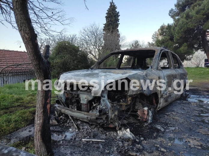 Βόλος: Ανάληψη ευθύνης για τον εμπρησμό αυτοκινήτων της αστυνομίας