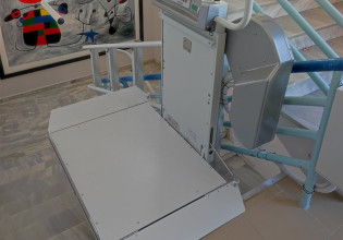 Ειδικός ανελκυστήρας για μαθητές με αναπηρία στο Λύκειο Ελασσόνας