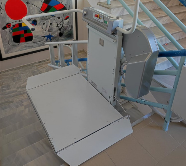 Ειδικός ανελκυστήρας για μαθητές με αναπηρία στο Λύκειο Ελασσόνας