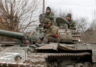 Πόλεμος στην Ουκρανία: «Υπαρκτός ο κίνδυνος χρήσης πυρηνικών όπλων από Ρωσία» λέει ο Αποστολάκης