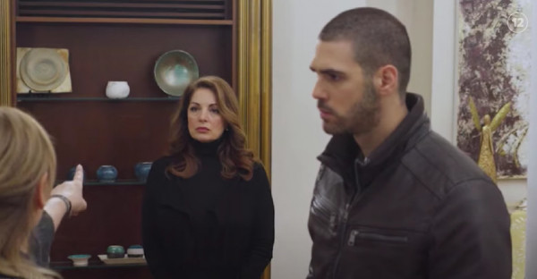 Η Γη της Ελιάς: Η μητέρα του Δημήτρη μαθαίνει για τη σχέση του με την Αθηνά