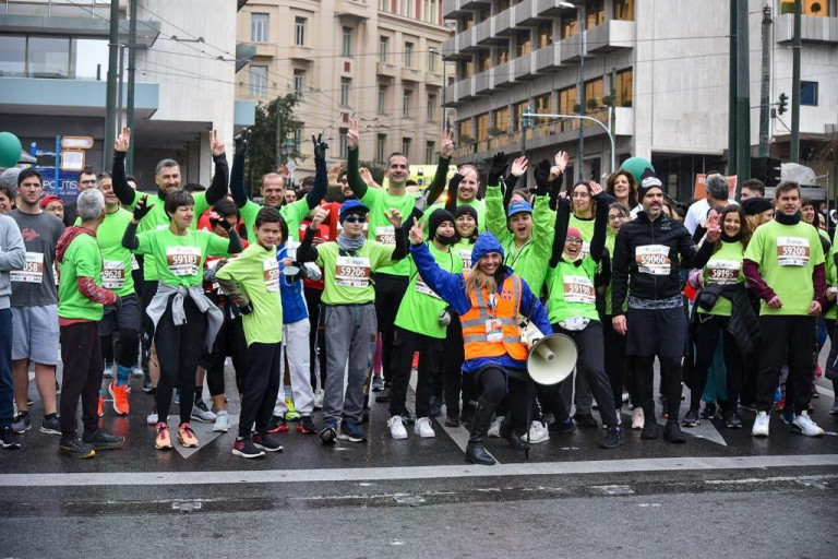 Κώστας Μπακογιάννης: Έτρεξε στον Ημιμαραθώνιο με τα παιδιά του Καλλιτεχνικού Γυμνασίου Αθηνών – «Φάγαμε τη σκόνη τους»