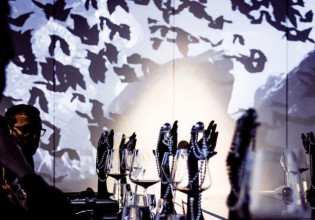 Θέλεις να απολαύσεις ένα δείπνο μαζί με τον Μπάτμαν; Τώρα μπορείς!