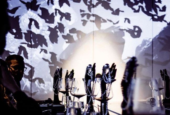 Θέλεις να απολαύσεις ένα δείπνο μαζί με τον Μπάτμαν; Τώρα μπορείς!