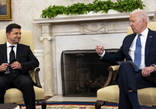 Μπαίντεν σε Ζελένσκι: Γίνονται ενέργειες για να αυξήσουμε τις κυρώσεις στην Ρωσία