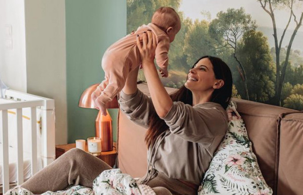 Χριστίνα Μπόμπα: Μας εύχεται «καλό μήνα» με τον πιο γλυκό τρόπο